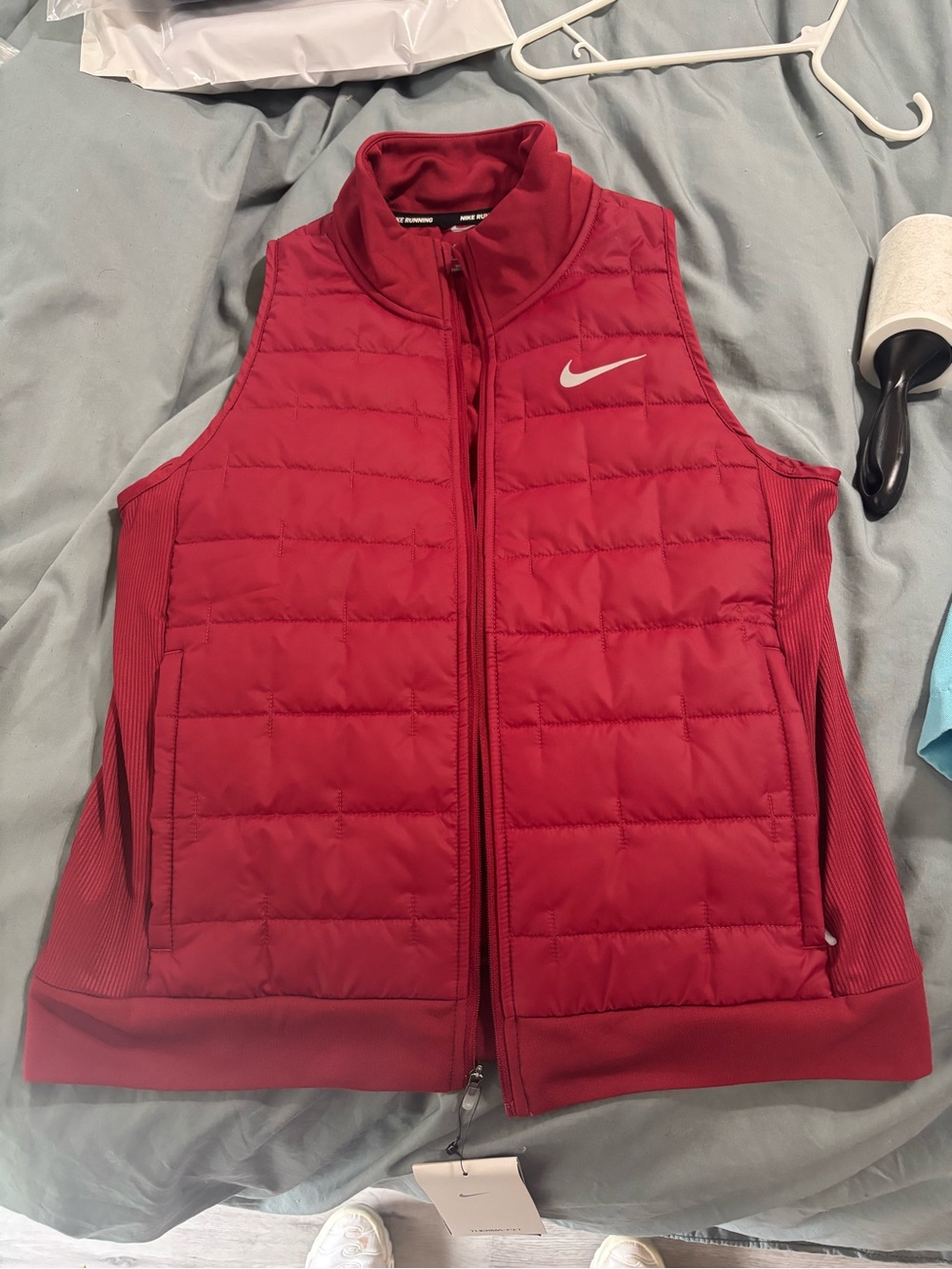 NWT Nike THERMA-FIT Synthetic Fill  Pomegranate Women’s Running Vest Size Small - Picture 4 of 11